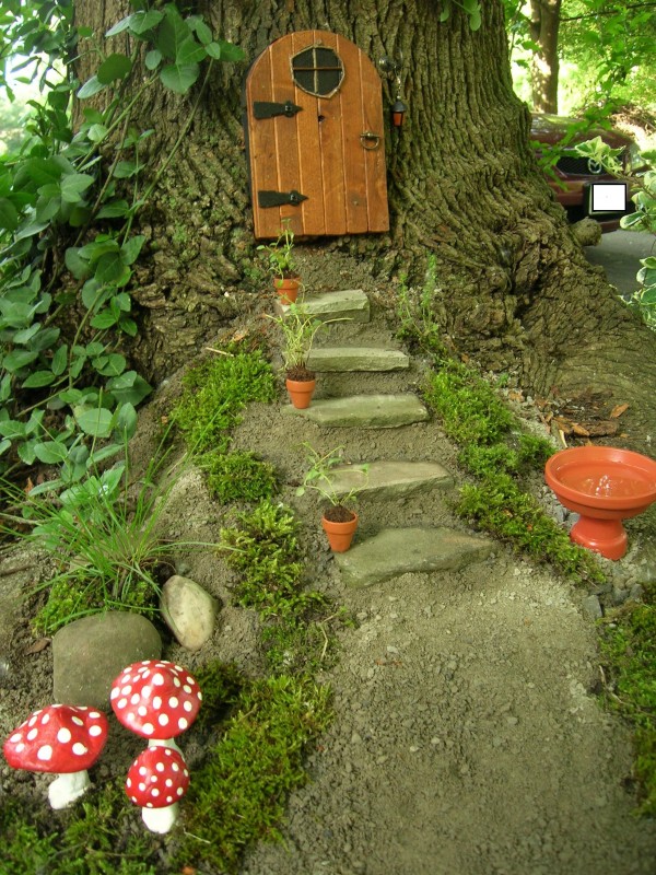 tree trunk garden